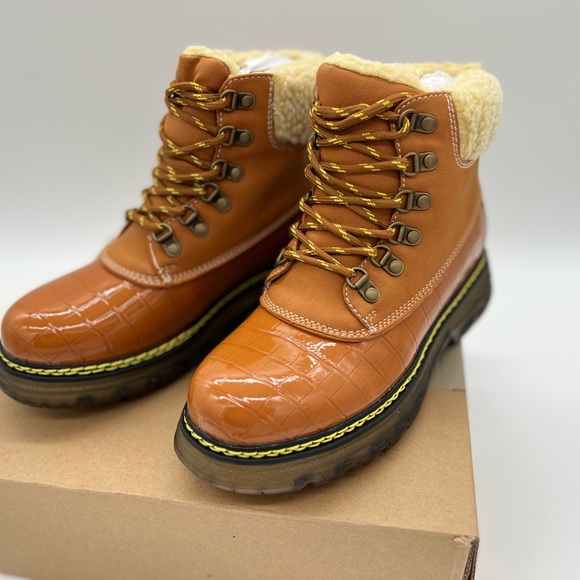 Waterproof Laced Hiking Boots 1.5” Nonslip Sole Shearling...